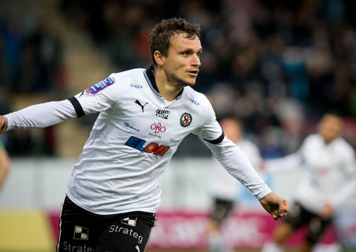 Örebros Shpetim Hasani gör 1-0 och jublar med Christoffer