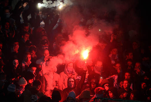 Malmö-supportrar tände bengaler innan fotbollsmatchen i