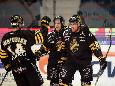 AIKs Derek Joslin jublar