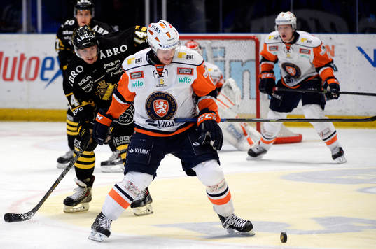 Växjö Erik Josefsson sparkar unan pucken