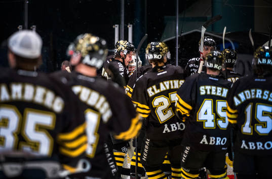 Segerjubel på slutsignal i AIK, Mattias Janmark kramar om
