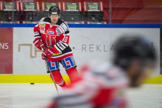 Örebros Jonas Karlsson i SHL mellan Örebro och Färjestad