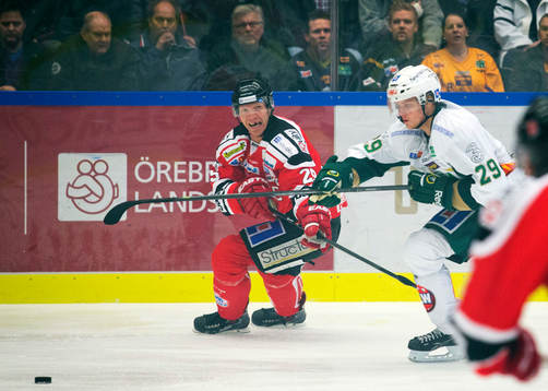 Örebros Christoffer Norgren och Färjestads Max Görtz i
