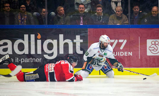Färjestads Jack Connolly i SHL mellan Örebro och