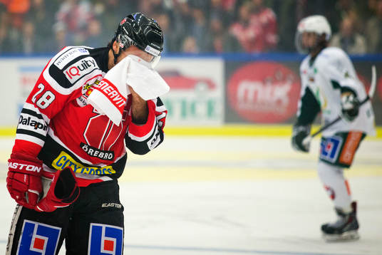 Örebros Tim Wallace deppar i SHL mellan Örebro och