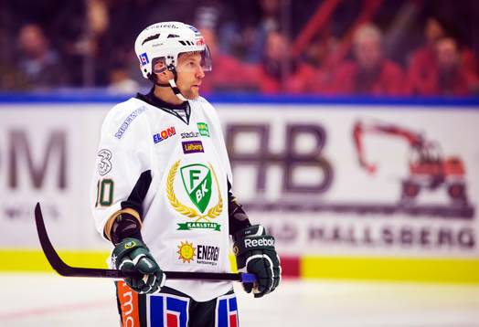 Färjestads Pelle Prestberg i SHL mellan Örebro och