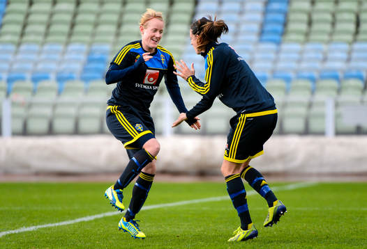 Sveriges Marie Hammarström och Lottas Schelin värmer upp