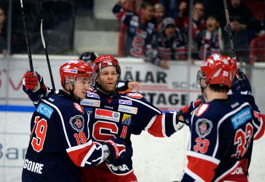 Södertäljes Robert Carlsson reducerar till 1-3