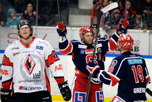 Södertäljes Robert Carlsson reducerar till 1-3