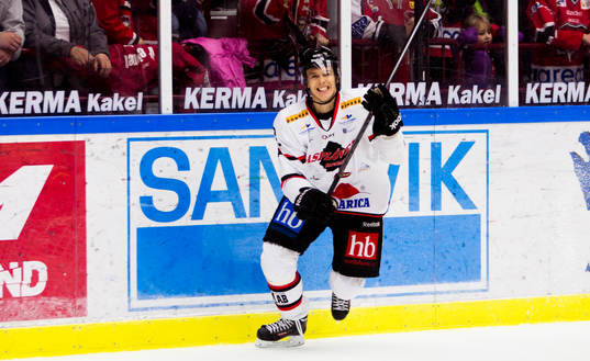 Asplövens Emil Bejmo jublar