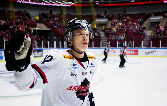 Asplövens Emil Bejmo jublar
