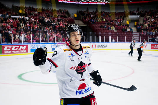 Asplövens Emil Bejmo jublar