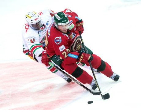 Modos Edwin Hedberg jagar Frölundas Robin Figren