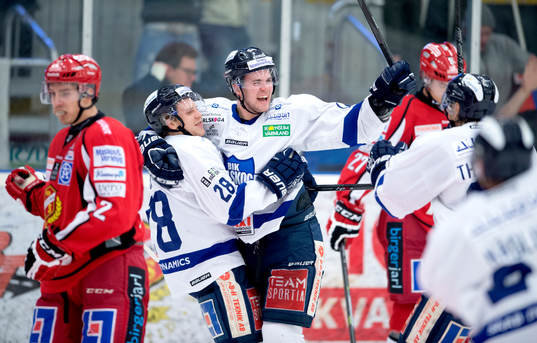 Karlskogas Henrik Björklund jublar