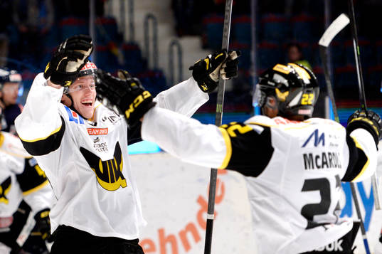 Västerås Jonas Emmerdahl jublar med Kenndahl McArdle