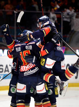 Djurgården firar 1-2 genom Henrik Eriksson
