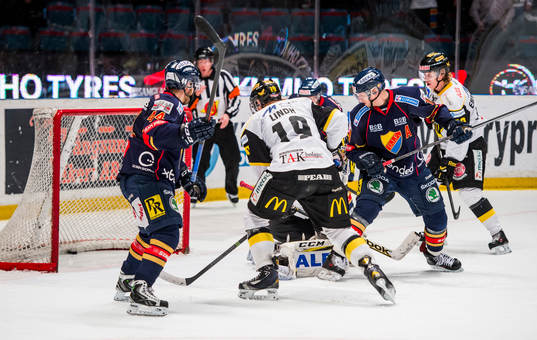 Djurgårdens Michael Holmqvist styr in 2-2