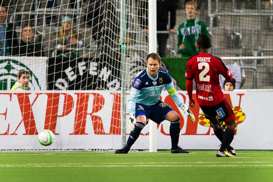 Hammarbys Nahir Besara (ej i bild) gör 1-1 bakom