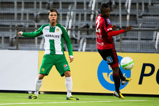 Hammarbys Erik Figueroa och Östersunds Thomas Boakye