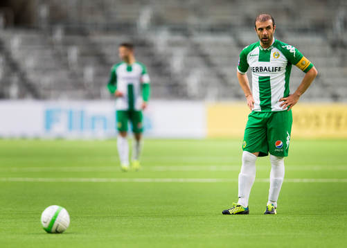Hammarbys Kennedy Bakircioglu med en frispark