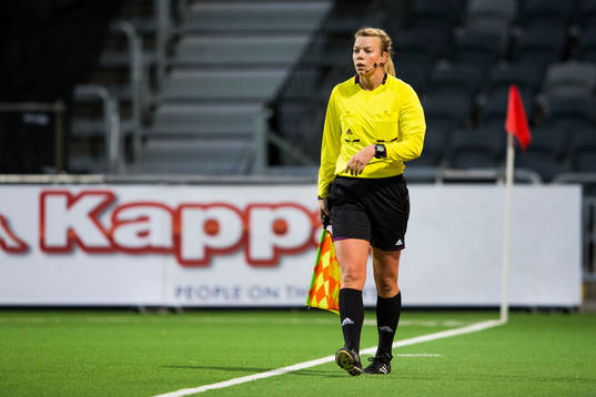 Linjedomare Julia Magnusson