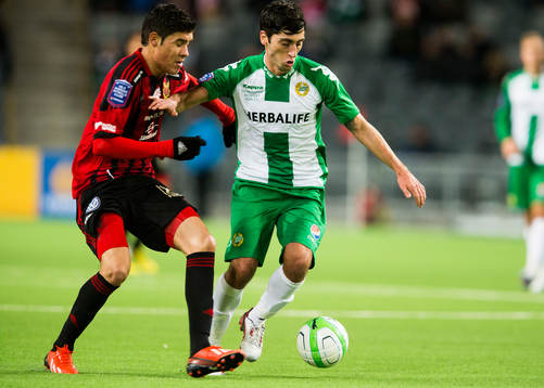 Östersunds Eder Lopez Carreras försöker stoppa Hammarbys
