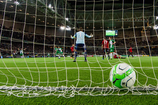 Hammarbys Mikael Rynell gör 2-1 för Hammarby bakom