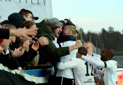 Örebros Shpetim Hasani jublar