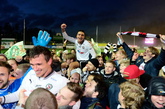 Örebros Ahmed Yasin jublar åt platsen i Allsvenskan 2014