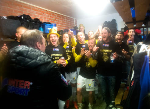 Falkenberg jublar i omklädningsrummet