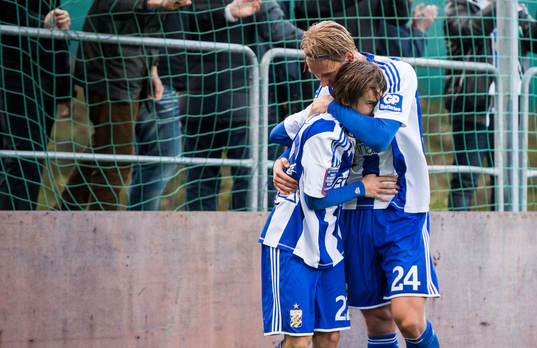 Göteborgs Patrik Karlsson Lagemyr kramas om av Hampus