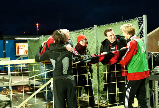 Brommpajkarnas supporter får matchtröja frn Bojan Djordjic