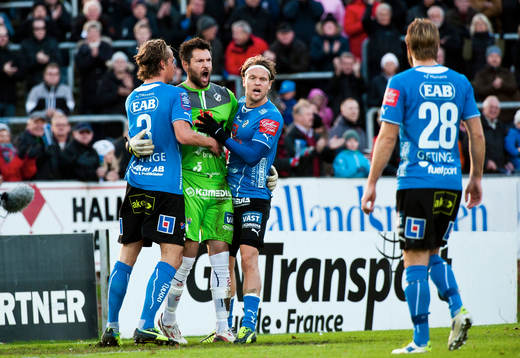 Halmstads målvakt Stojan Lukic jublaer