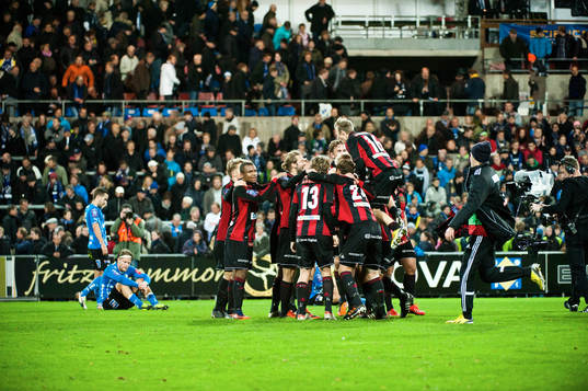 Halmstads spelare deppar medan Brommapojkarnas spelare