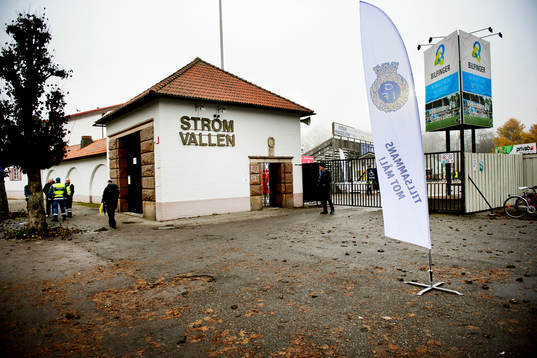 Entren till Gefles Arena innan fotbollsmatchen i