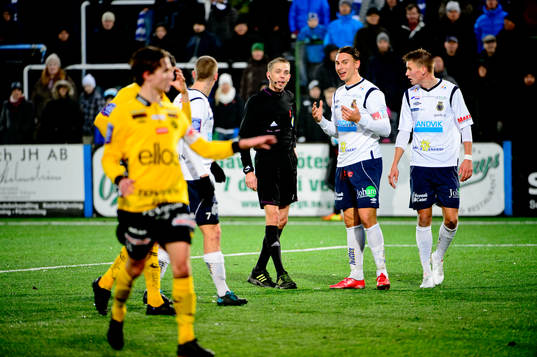 Domaren Johan Hamlin, Bro i första halvlek