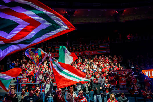 Frölundas supportrar innan ishockeymatchen i SHL mellan