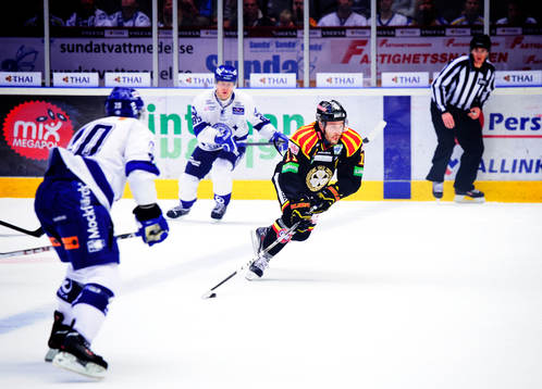 Brynäs Jesper Ollas.under en ishockeymatch mellan Brynäs