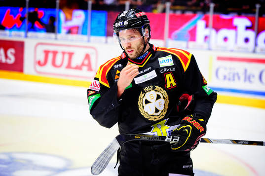 Brynäs Jesper Ollas.under en ishockeymatch mellan Brynäs