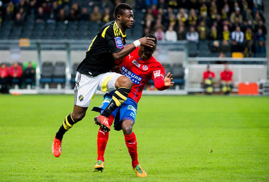 Ibrahim Moro i duell mot David Accam