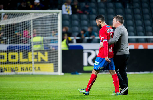 Helsingborgs tränare Roar Hansen tröstar Imad Khalili