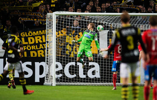 Helsingborgs målvakt Pär Hansson släpper in 2-0 från