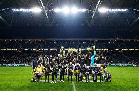 AIK slutade på andra plats i Allsvenskan 2013 och hyllas