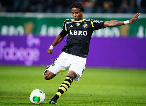 s Kennedy Igboananike skjuter