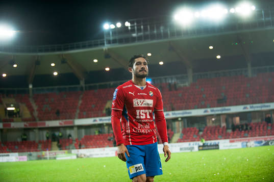 Östers målskytt Pablo Pinones Arce lämnar plan deppad