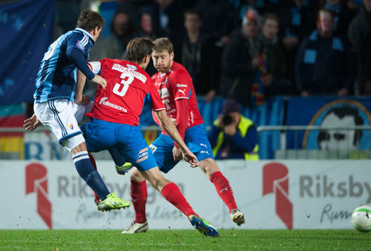 Djurgårdens Erton Fejzullahu kvitterar till 1-1 och jublar