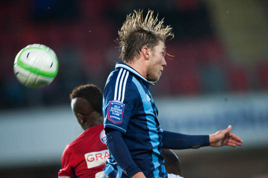 Djurgårdens Martin Broberg och Östers Alhaji Gere  i