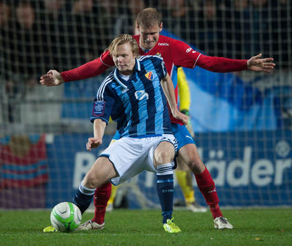 Östers Mario Vasilj och Djurgårdens Tim Söderström i