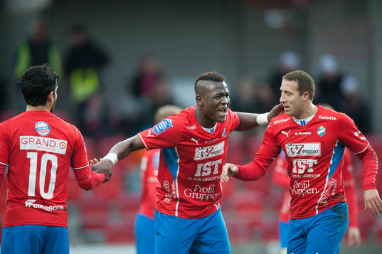 Östers Alhaji Gero dirigerar muren i