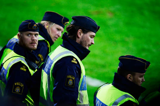Polisen förbereder sig för slutsignalen